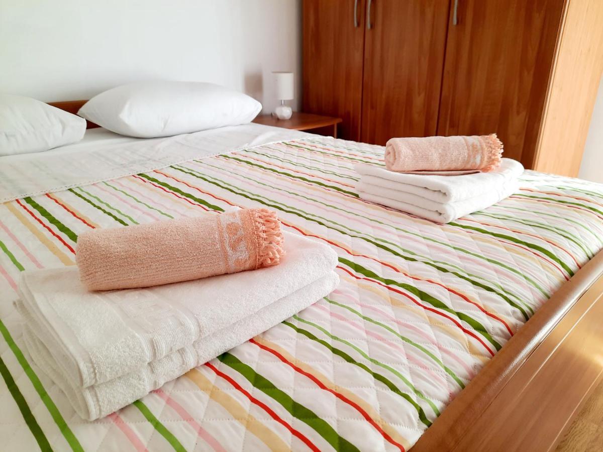 Lovely 3-Bedroom Apartment With Breathtaking View Dugi Rat Exterior photo
