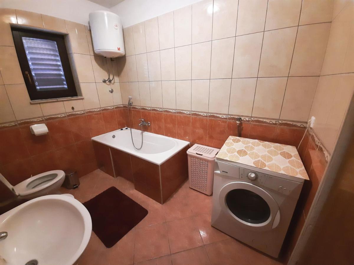 Lovely 3-Bedroom Apartment With Breathtaking View Dugi Rat Exterior photo