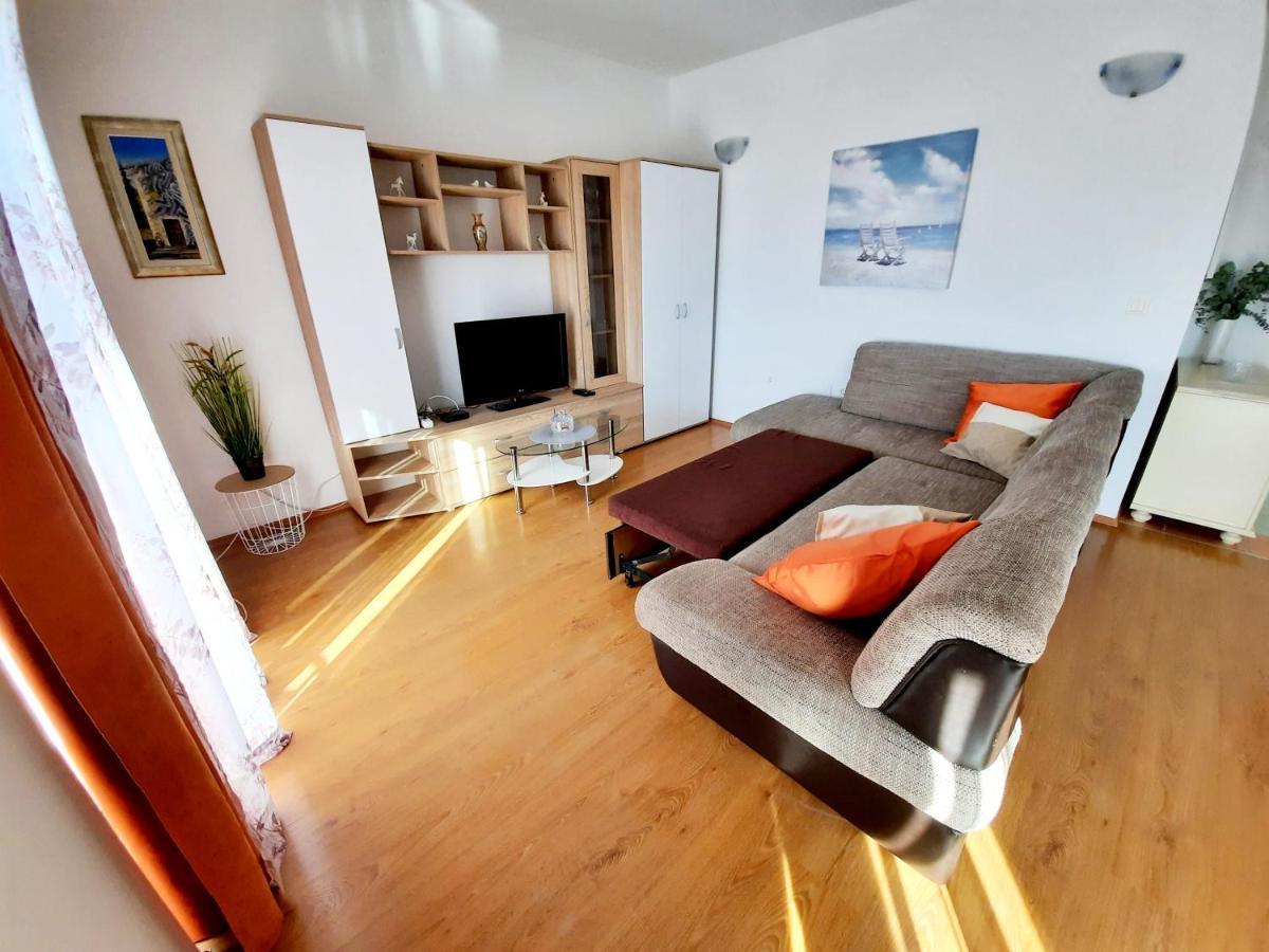 Lovely 3-Bedroom Apartment With Breathtaking View Dugi Rat Exterior photo