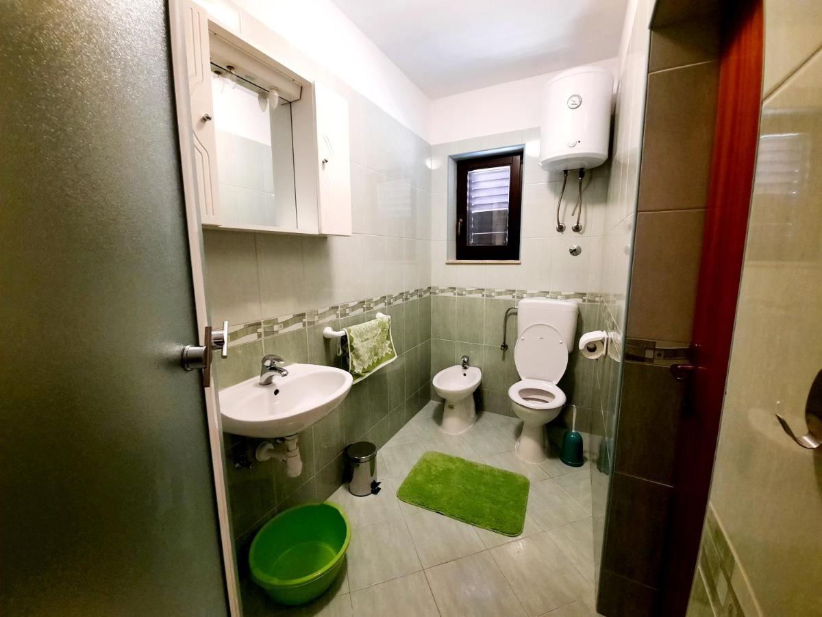 Lovely 3-Bedroom Apartment With Breathtaking View Dugi Rat Exterior photo