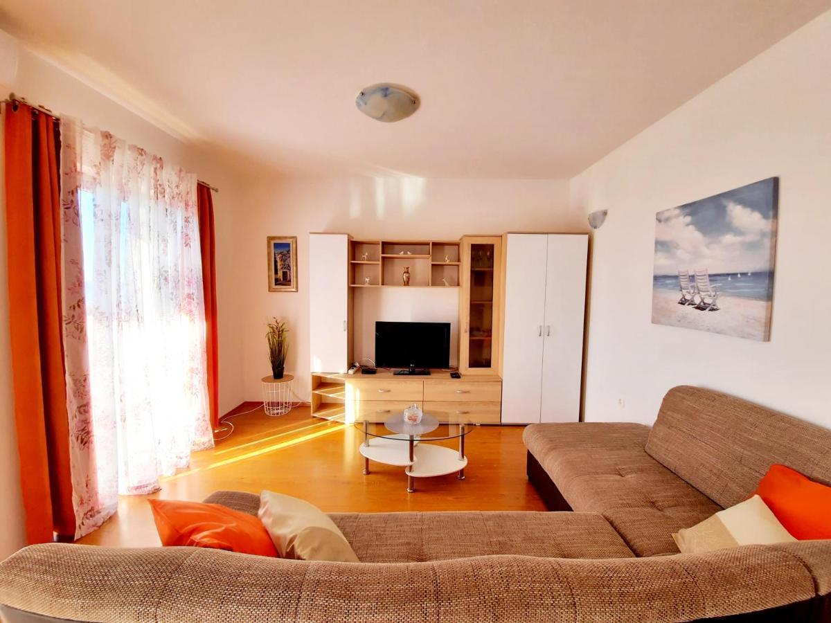 Lovely 3-Bedroom Apartment With Breathtaking View Dugi Rat Exterior photo