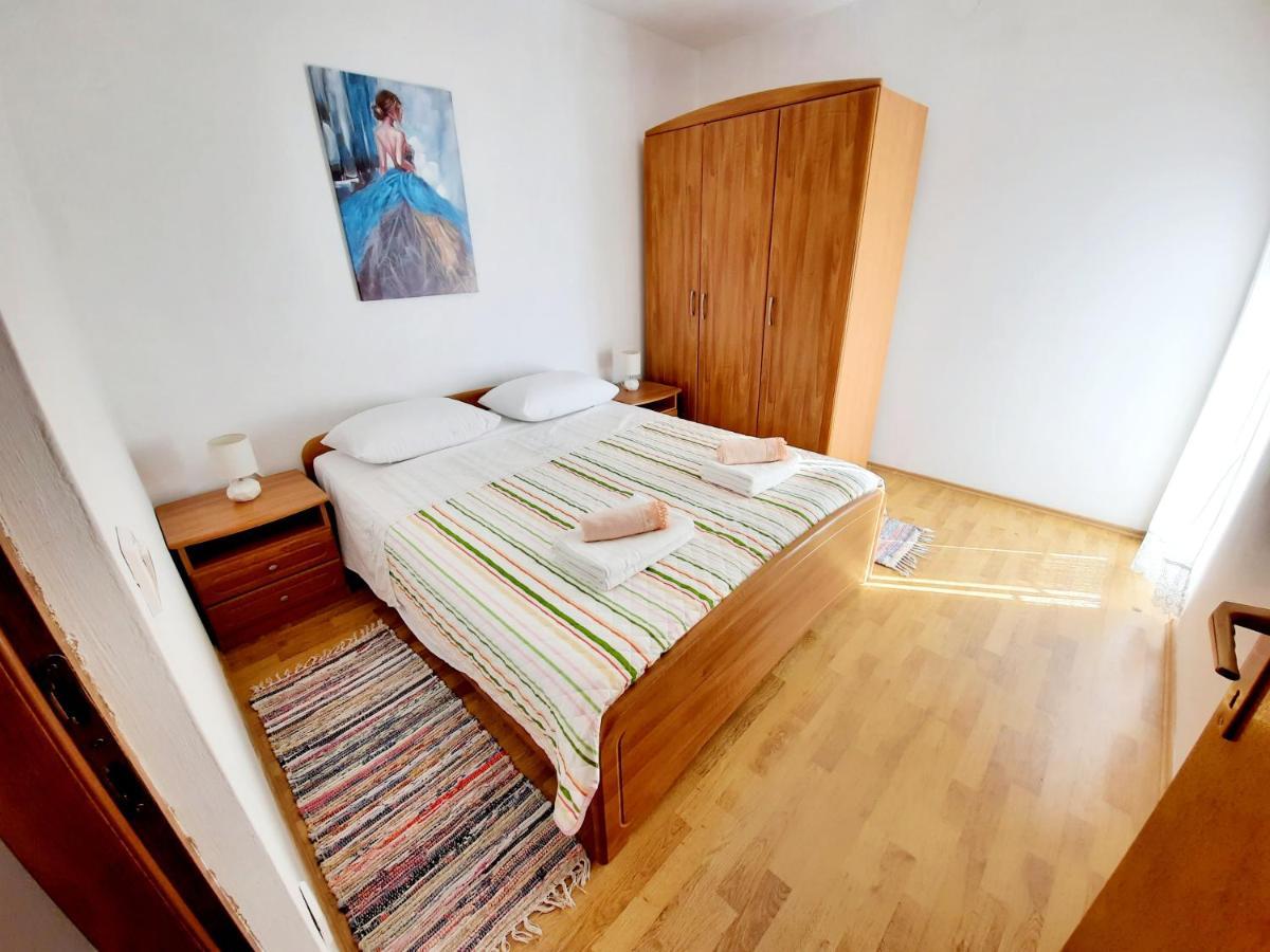 Lovely 3-Bedroom Apartment With Breathtaking View Dugi Rat Exterior photo