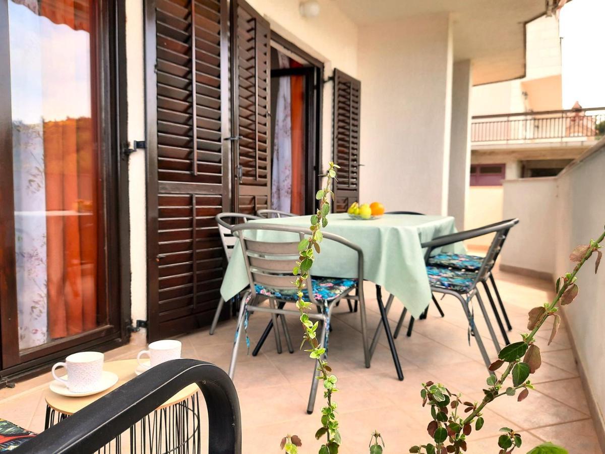 Lovely 3-Bedroom Apartment With Breathtaking View Dugi Rat Exterior photo