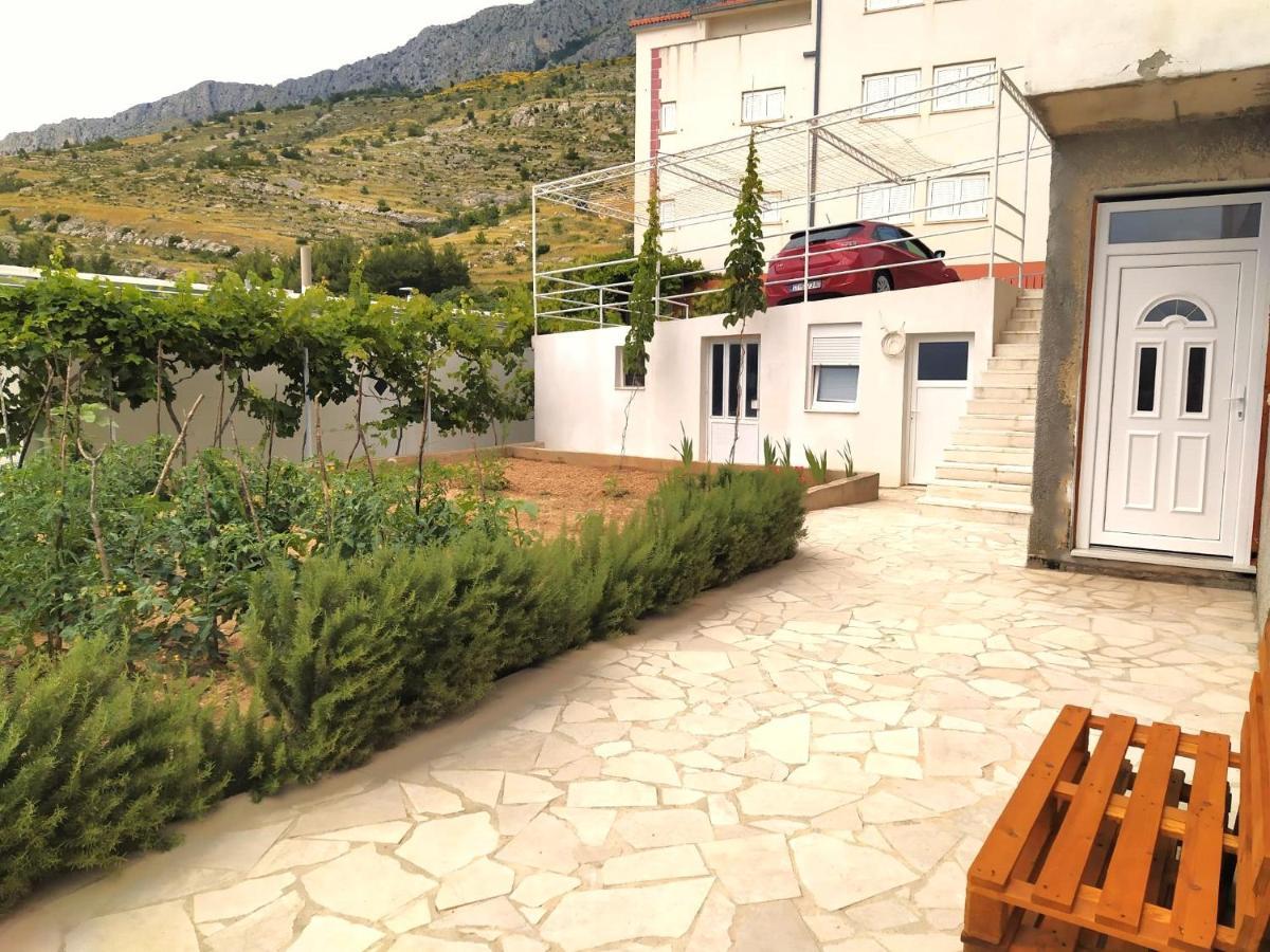 Lovely 3-Bedroom Apartment With Breathtaking View Dugi Rat Exterior photo