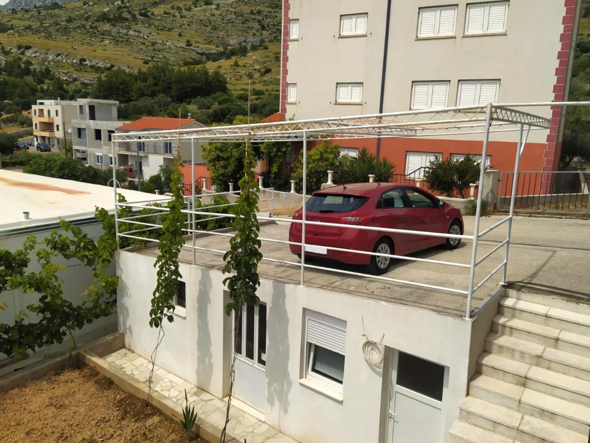 Lovely 3-Bedroom Apartment With Breathtaking View Dugi Rat Exterior photo